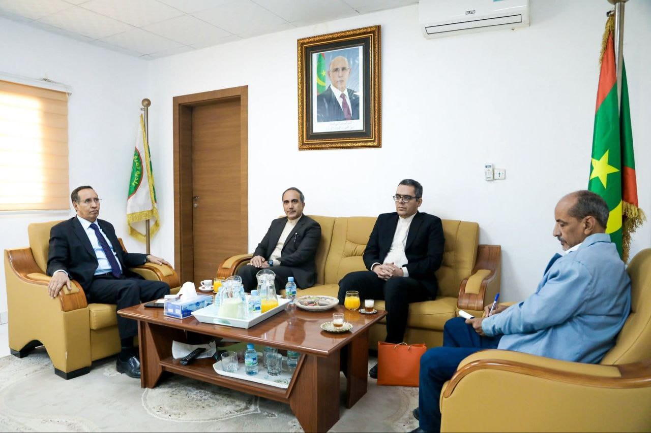 عمدة بلدية تفرغ زينة يجري مباحثات مع السفير الإيراني