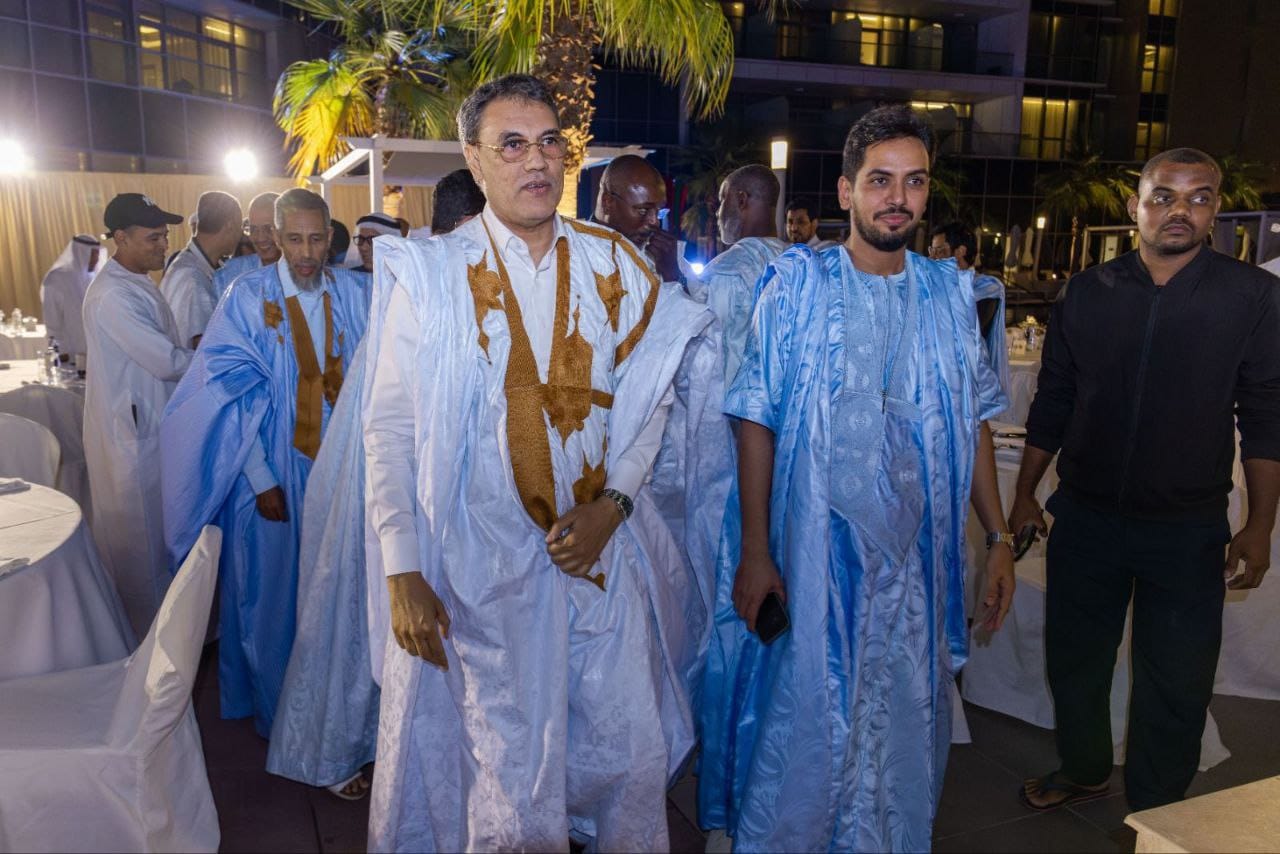 الجالية المـوريتانية بالإمارات تودع السفير محمد ولد محمد راره