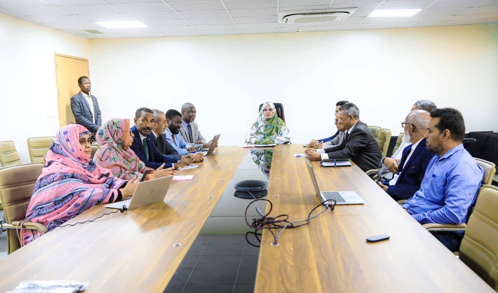 وزيرة التربية تعقد اجتماعا موسعا عن بعد مع المديرين الجهويين للتعليم