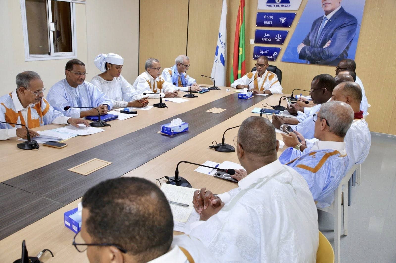 حزب الإنصاف يشيد بالقرارات المتعلقة بأسعار المحروقات ويتمسك بالحوار