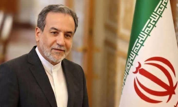 وزير الخارجية الإيراني يعلن فتح مضيق هرمز بشكل كامل