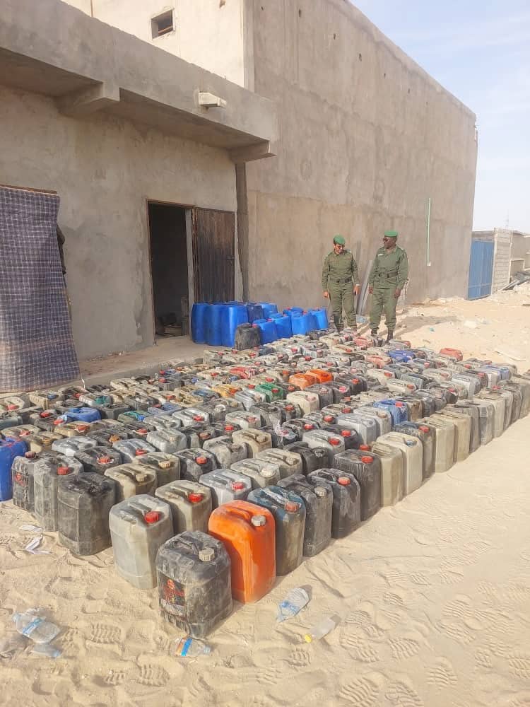 الجمارك تُحبط تهريب أكثر من 4 أطنان من البنزين على شاطئ نواكشوط