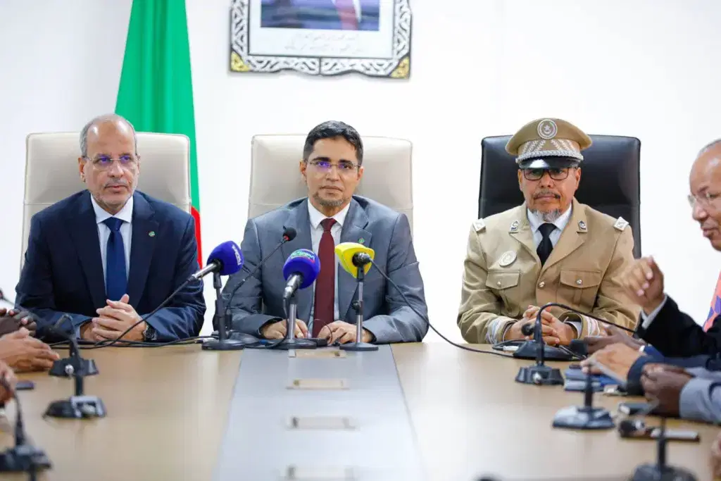 وزير التشغيل: “مشروعي مستقبلي 2026” سيوفر 2500 فرصة عملقال وزير تمكين الشباب والتشغيل والرياضة والخدمة المدنية، محمد عبد الله ولد لولي، إن نسخة 2026 من برنامج “مشروعي مستقبلي” ستوفر 2500 فرصة عمل مباشرة، من خلال تمويل وإنشاء 1000 مؤسسة صغيرة ومتوسطة. وأوضح الوزير، خلال إطلاق البرنامج اليوم الجمعة بمقر الوزارة، أن هذه النسخة تستهدف الشباب الذين تتراوح أعمارهم بين 18 و35 عاماً، مشيراً …