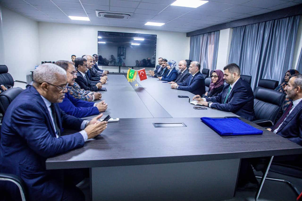 وزير التكوين المهني يبحث مع مسؤول تركي تعزيز التعاون في التكوين