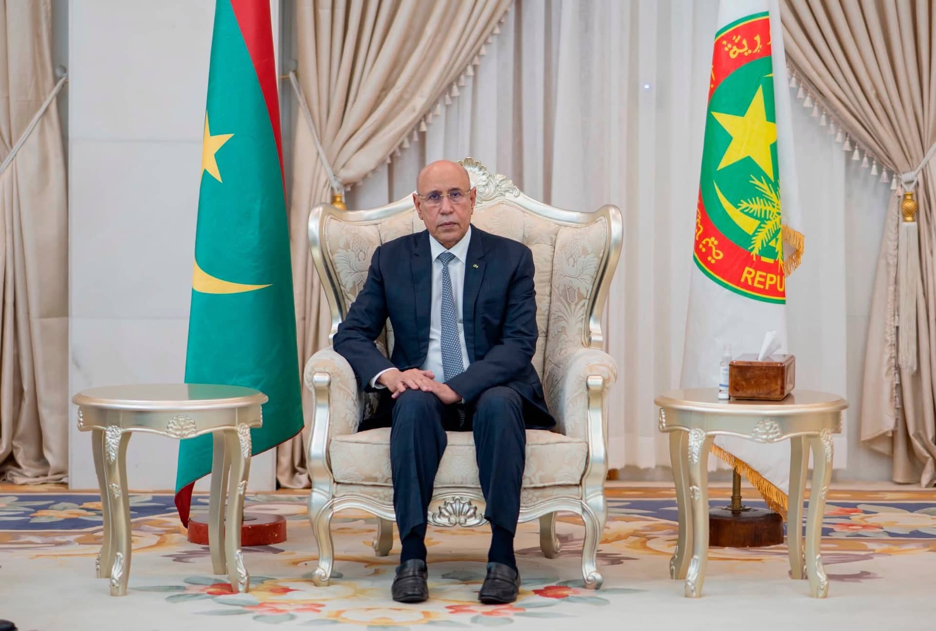 تحضيراً للحوار المرتقب.. الرئيس ولد الغزواني يلتقي المنسق ورؤساء الأحزاب المشاركةيعقد رئيس الجمهورية محمد ولد الشيخ الغزواني، صباح اليوم الجمعة، اجتماعاً مع المنسق المكلف بالحوار الوطني ورؤساء الأطراف السياسية المشاركة، في إطار المسار التحضيري لإطلاق الحوار الشامل. وأوضحت رئاسة الجمهورية، في بيان نشرته عبر صفحتها الرسمية على منصة فيسبوك، أن هذا اللقاء يأتي حرصاً من الرئيس على ترسيخ نهج التشاور وتعزيز التوافق حول القضايا الوطنية …