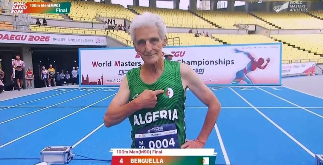 في سن 92 عامًا.. عداء جزائري يحرز فضية عالمية في سباق 100 متر